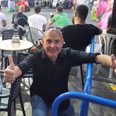 Orgulloso de ser español y madridista, así como amante de los valores tradicionales, tan desgraciadamente mancillados. Militante de @D_Nacional