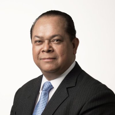 Abogado y Notario | Especialista en Derecho Laboral | Reconocido como uno de los mejores abogados laboralistas de Guatemala por Chambers & Partners.