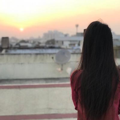 Simple Girl having lots of dreams and goals 🌸😊 Professor - Parul University