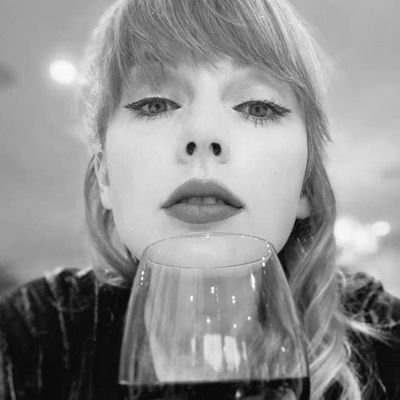 yesitsdelicate's profile picture. I wanna be defined by the things that I love