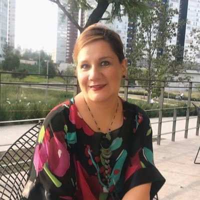 experiencia en relaciones públicas.y recursos humanos Me encanta ir al cine y estar con mi familia