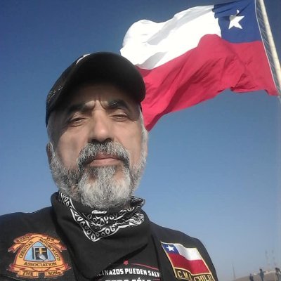 Chileno, Hombre de Mar, Maipucino de Corazón, Ingeniero en Administración
Licenciado en Ciencias de la Administración, Magister en Dirección de Empresas.