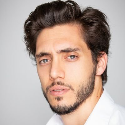 Papá de dos increíbles niños.  Actor, comediante, periodista...básicamente comunicador. Le doy más caña a Instagram: @zekefdz