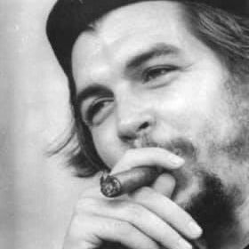 Dizlerimin üzerinde yaşamaktansa ayaklarımın üzerinde ölmeyi tercih ederim. / Che GUEVARA