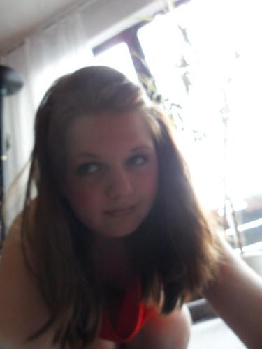 Ich bin um die 1.72cm groß
Habe eig. blonde Haare färbe sie mir aber oft :-)
Bin etwas durgeknallt und bin toll xP