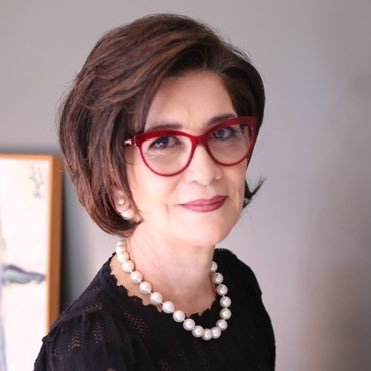 “Para a ciência se parte da terra, para a fé é necessário partir do céu, e para a arte é necessário voar entre a terra e o céu”.