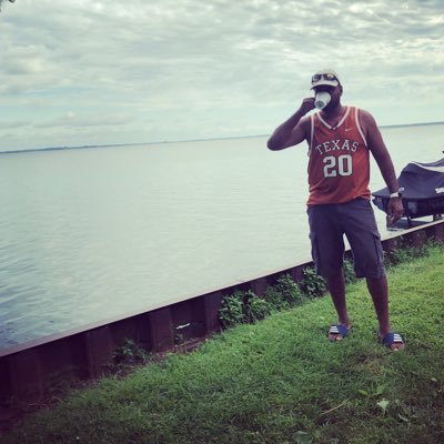 A social fella and Realtor (@gautamrealtor), who loves his city of #LdnOnt Will tweet random thoughts on music, Netflix movies and basketball.