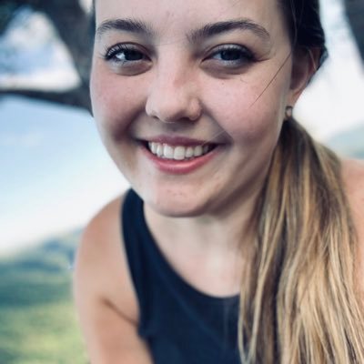 MeriahPariah's profile picture. she/her