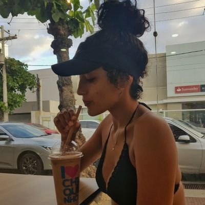 _lompaloma's profile picture. não me julguem, é tudo culpa do signo.
@paloma_pol