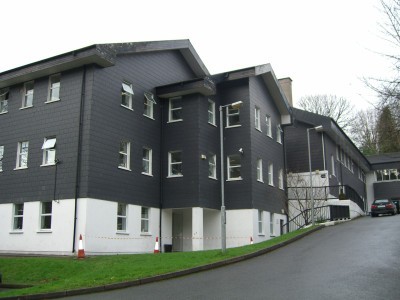 Iarbhunscoil lán-Ghaelach deonach, lae agus cónaithe (táille) do bhuachaillí agus cailíní is ea Coláiste an Phiarsaigh. Is í an Ghaeilge teanga na scoile.