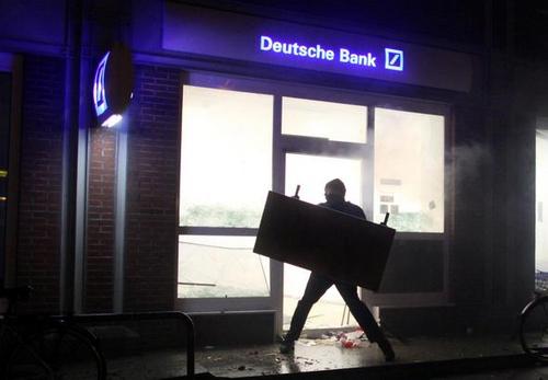 CrystaL_Stickz's profile picture. 