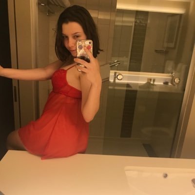 je fantasme sur tous mec mais venale . moins de 🔞 . +33 6 44 67 75 17