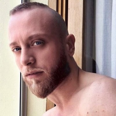 Hot guy who likes other hot ,sexy aggressive guys ,boys who are not shy!