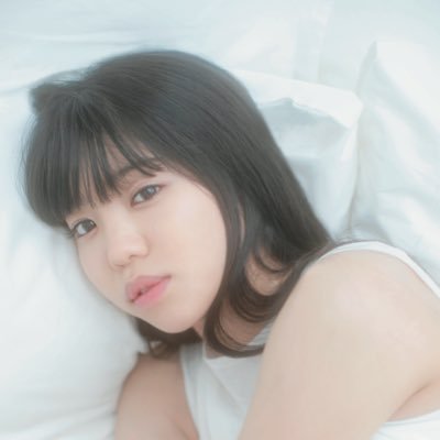 佐藤日向1st写真集 青の公式アカウントです。最新の情報や制作現場の模様などを随時配信していきます。発売日は９月24日。写真集の推奨タグは #砂糖本 です。現在Amazonで予約受付中。https://t.co/YZpjm0jUOX