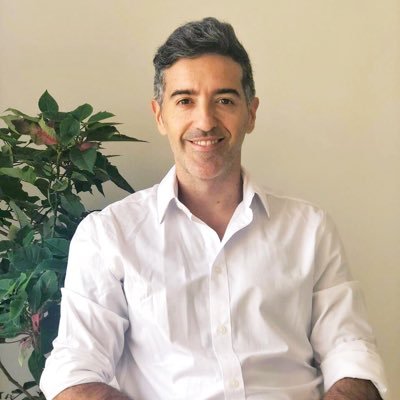 Marcos Fer Calarco •Formador de Constelaciones Familiares •Director y docente en Constelaciones & Desarrollo