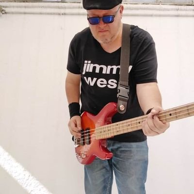 Bajista, Ingeniero de Grabación y Productor  @huecodark  Bass Player #México #Endorser @JimmyWess