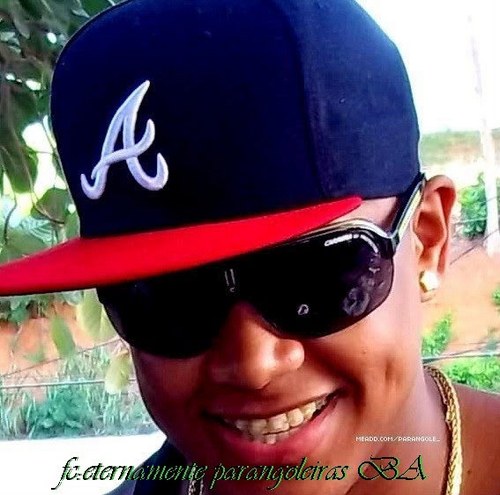 Twitter criado com carinho ao cantor mas encantador e talentoso do mundo, Léo Santana,galera participem do Fã Clube PARANGOLEIRAS DO LÉO. BJ