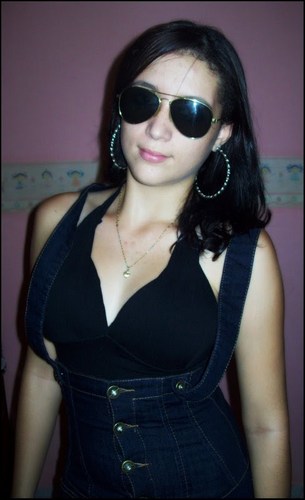 A vida é mais simples do que a gente pensa: basta aceitar o impossível, dispensar o indispensável e suportar o intolerável.  *--*