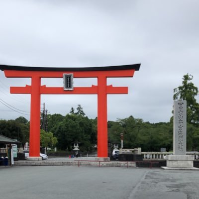 静岡県富士宮市🗻富士山の麓、富士山本宮 浅間大社のお膝元⛩宮町商店街公式アカウント です。100年以上続く歴史ある商店街で、約30 店舗のお店が立ち並び、富士宮やきそばが食べれる観光スポットのお宮横丁もあります。 秋には富士宮を代表するお祭りの中心地となり、高嶺組として参加します🏮。 遊びに来てください