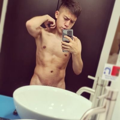 AlainHValderram's profile picture. #BabyTwink, Me gusta vivir la vida sin conpñica. si te gusta lo que ves hablame. 24 años 👏😃