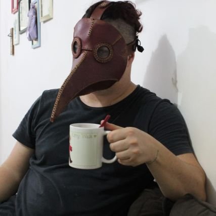 Cara normal, megalomaníaco, jogador de Videogame, e físico-matemático (Rel. Geral, Cosmologia e Geometria) nas horas vagas =D