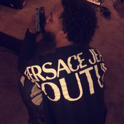 Vonjay_1's profile picture. 400k+ Total Streams - OCP Vonjay🎤 ———— 🐺EgoDeath #BrokenChild💔📝 Insta:@Vonjay_1 R.I.PDad❤️R.I.PJP🖤R.I.PNick 🙏🏽R.I.PEli 😇