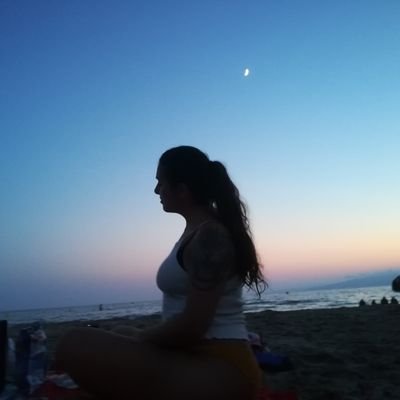 Quierete a ti mismo por encima de todo y de todos. Fuego y sangre. Jus drein jus daun.