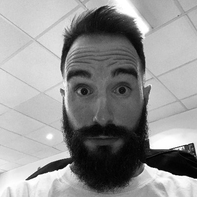 Imprimeur à son compte. Marié à une adorable femme. Papa geek. Passionné de jeux vidéo.