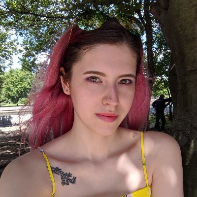 lapsya's profile picture. 🌈