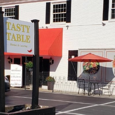 Tasty Table Market & Catering located on the Main Line offers prepared foods, made-to-order sandwiches, gourmet products & more! Call 610-251-0265.