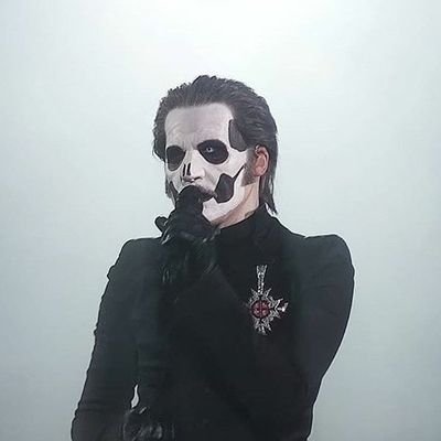 I suck at bios 😭 but 31, obsessed with Ghost, especially ✨️Copia✨️