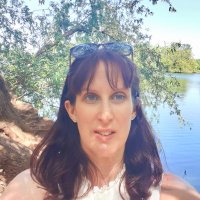 Lynne Hughes (@lynneh98) 's Twitter Profile