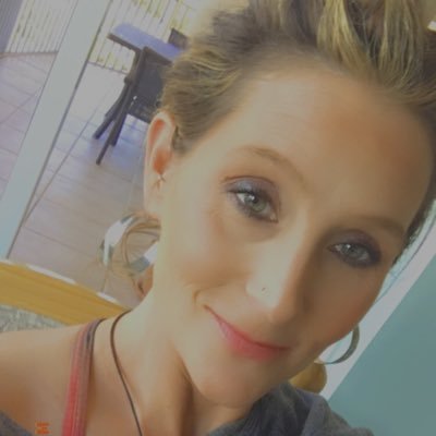 deberleah's profile picture. ✌️❤️🙂