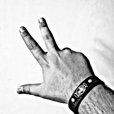 imaniom10's profile picture. همچنان زنده