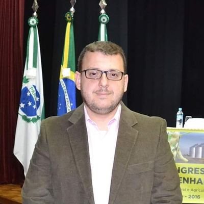 Professor Universitário (UFGD), pai da princesa Maria Luísa e do príncipe José Luís, marido da amada Juliana e torcedor fanático do mengão!!!!