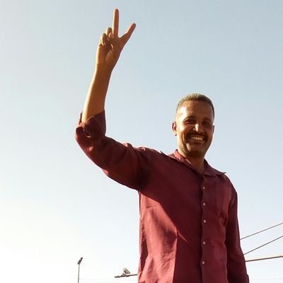 الظالمون سيذهبون... لا لن يعودوا من جديد.... إن عادو.... عدنا.. لهتافات الشوارع والنشيد....