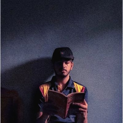 thesaurabhgore's profile picture. 🪶