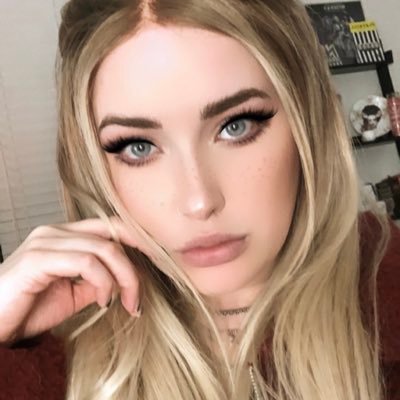 ginnakae's profile picture. creepy weirdo creative