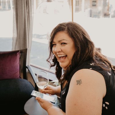 CraneCreative1's profile picture. Coaching businesses to put the heart into their social media