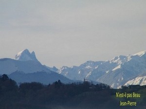Habite Pau, réalise des vidéos présentées sur mes pages de YOU TUBE et de Viméo, pour présenter des promenades et reportages