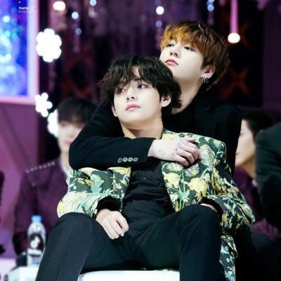 bts army and taekook shipper since 2017 💜