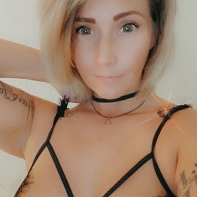VERIFIED 18+ NSFW. Retweet & Promo for @theEmpressCHAOS Domme/switch. MILF. CamGirl. Content Creator. Sex Toy Reviewer. Playful. Addictive. Fetish Friendly