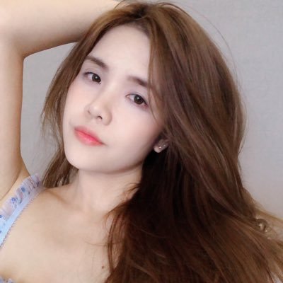 awkward camgirl - lingerie addict - professional goofball - procrastinator - friend
