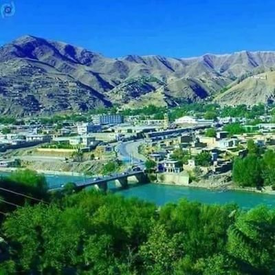 طالب العلم مدرسہ
در پے نظام اسلامے
و محو کردن نظام دیموکراسے