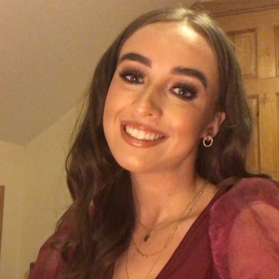 laurdolanx's profile picture. sí/í • 23 • microbiology graduate