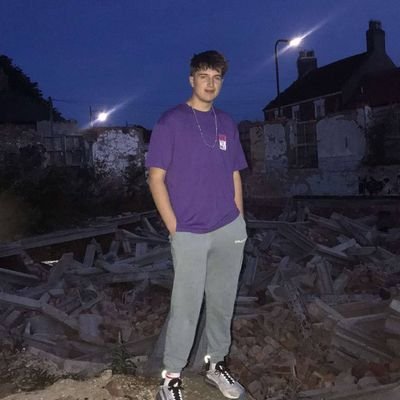 JacobHerschell's profile picture. hull city 🧡🧡🖤🖤for my music go to insta and follow Just_vibes15