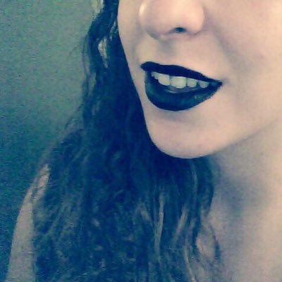 Alegre. Disfruto y valoro cada segundo de vida. Trabaja en lo que te apasiona y no necesitarás vacaciones. Cada día es un regalo :)