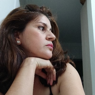 Pincelar a vida em verbos, ops! *versos
💙|Professora|poetisa|💙