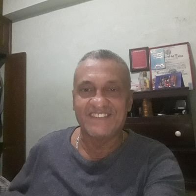 maracucho, educador,demócrata, responsable, solidario, humilde,puntual.