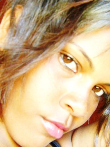 Canto,tenho 19 anos, evangélica, musica is my life!!
